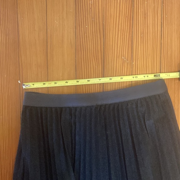Aritzia pleated midi skirt - Picture 5 of 6